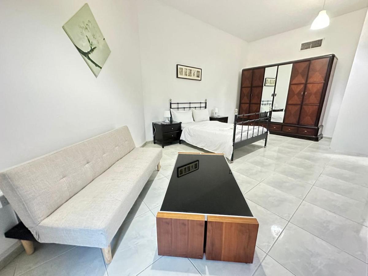 Relaxing Private In Compound Housing Near Burj Alarab 124 Alloggio in famiglia Dubai
